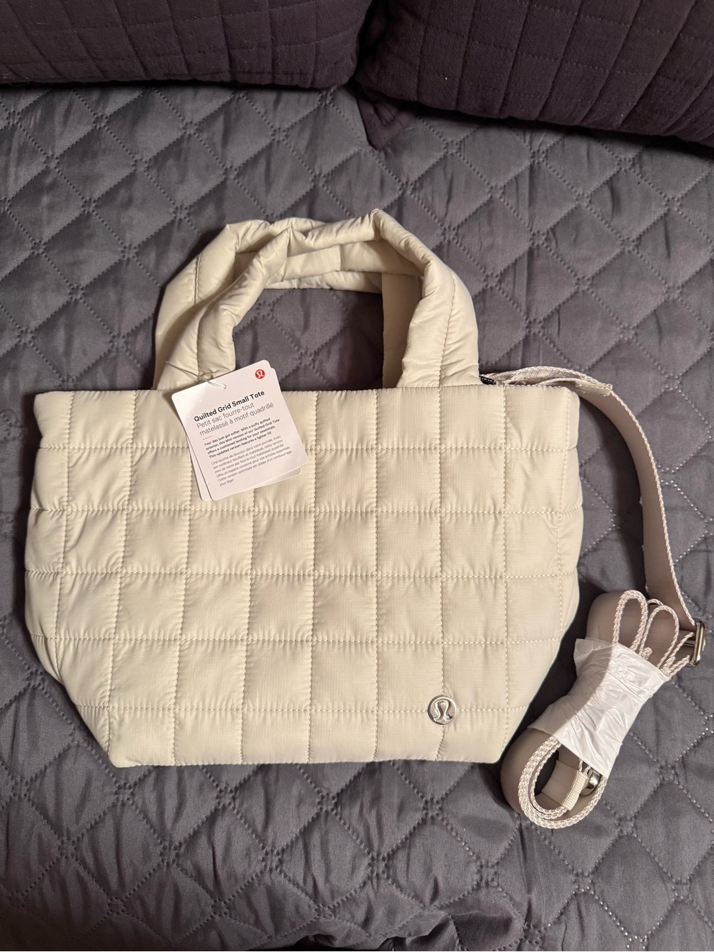 Lululemon 5L Quilted Grid Tote Bag in Light Ivory - Picture 2 of 4
